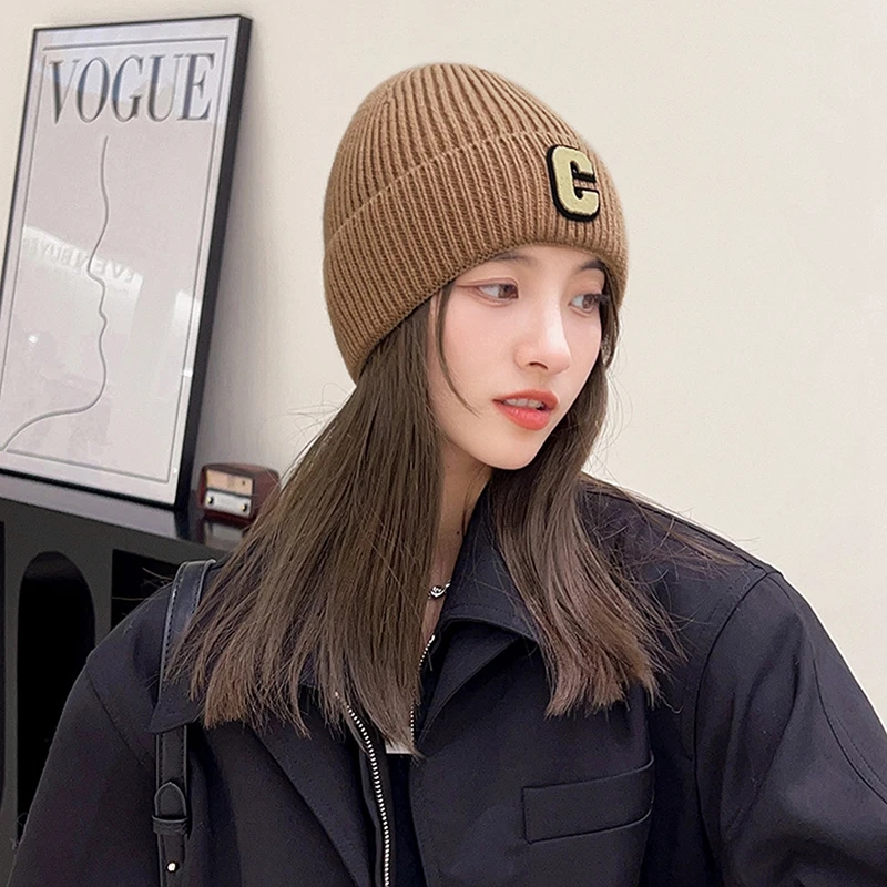 

Шапка-бини женская зимняя в стиле «хип-хоп»