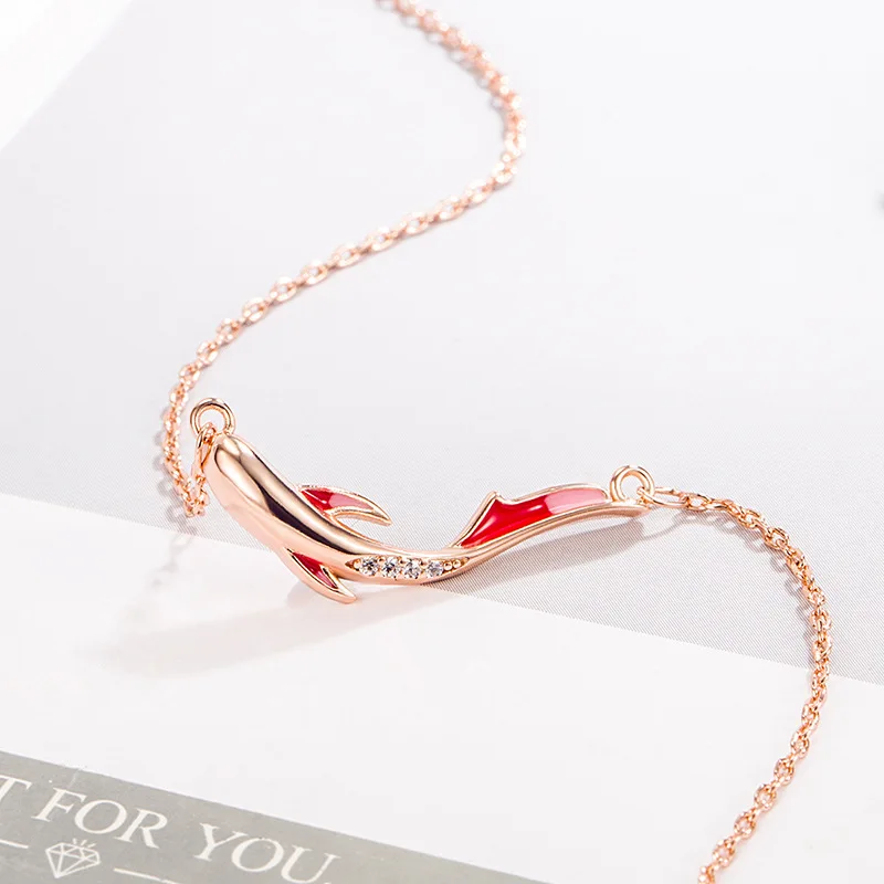 Женское ожерелье с подвеской в виде дельфина из розового золота