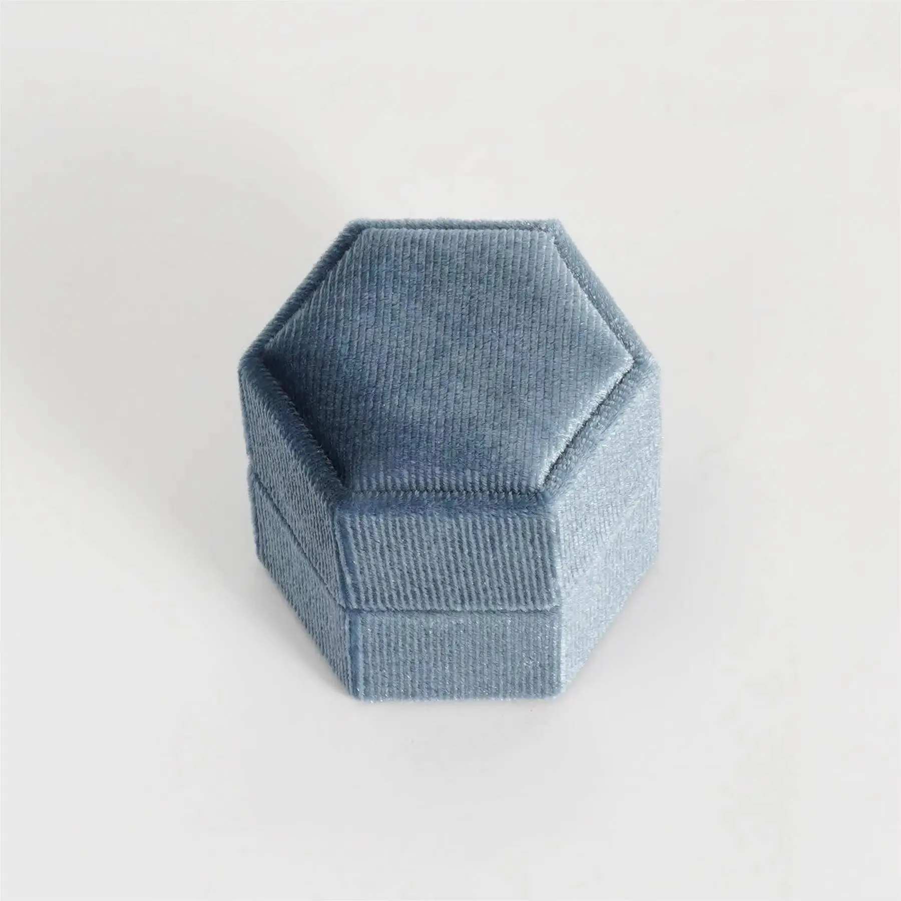 

Бархатная коробка для колец