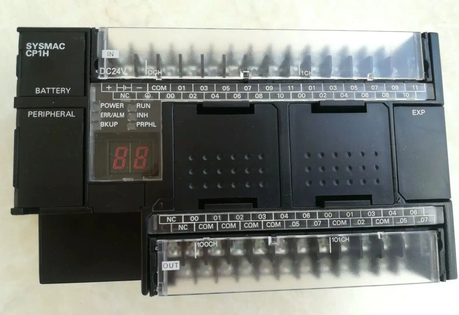Новый оригинальный флэш-контроллер PLC Новый оригинальный флэш-контроллер PLC