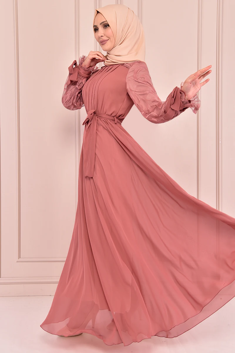 Кружевное шифоновое платье с поясом розового цвета Kurusu ev14846