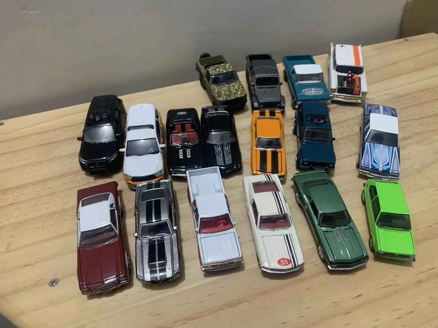 1:64 Scale Green Light Car Collection Ford Pickup F-150 Dg Mustang Police Модель из сплава Коллекция Украшение