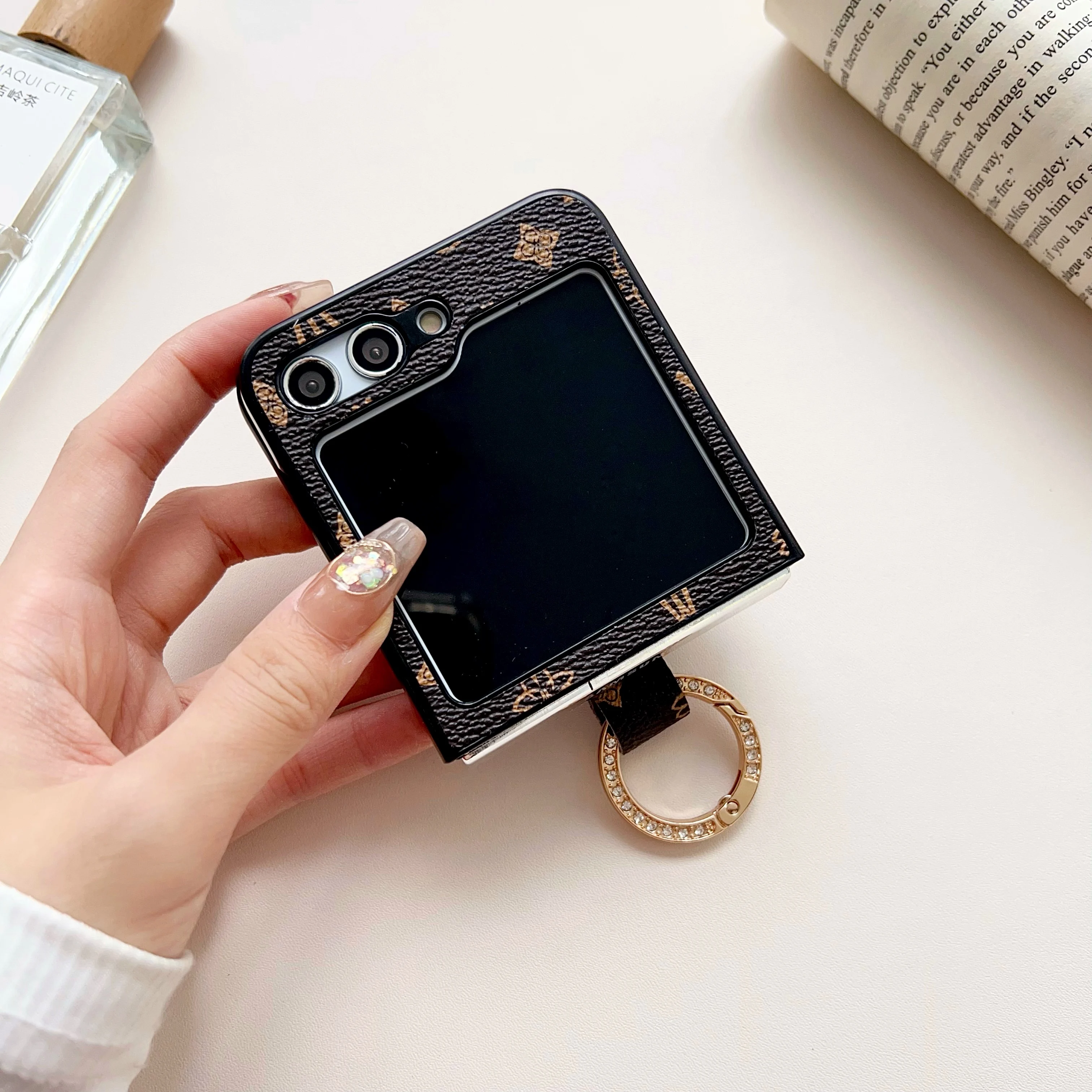 Кожаная одежда с металлическим узором для Samsung Galaxyz Z Flip6 Flip5 Flip4 чехол телефона