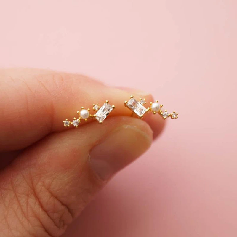 

Женские серьги-гвоздики из серебра 925 пробы с фианитами