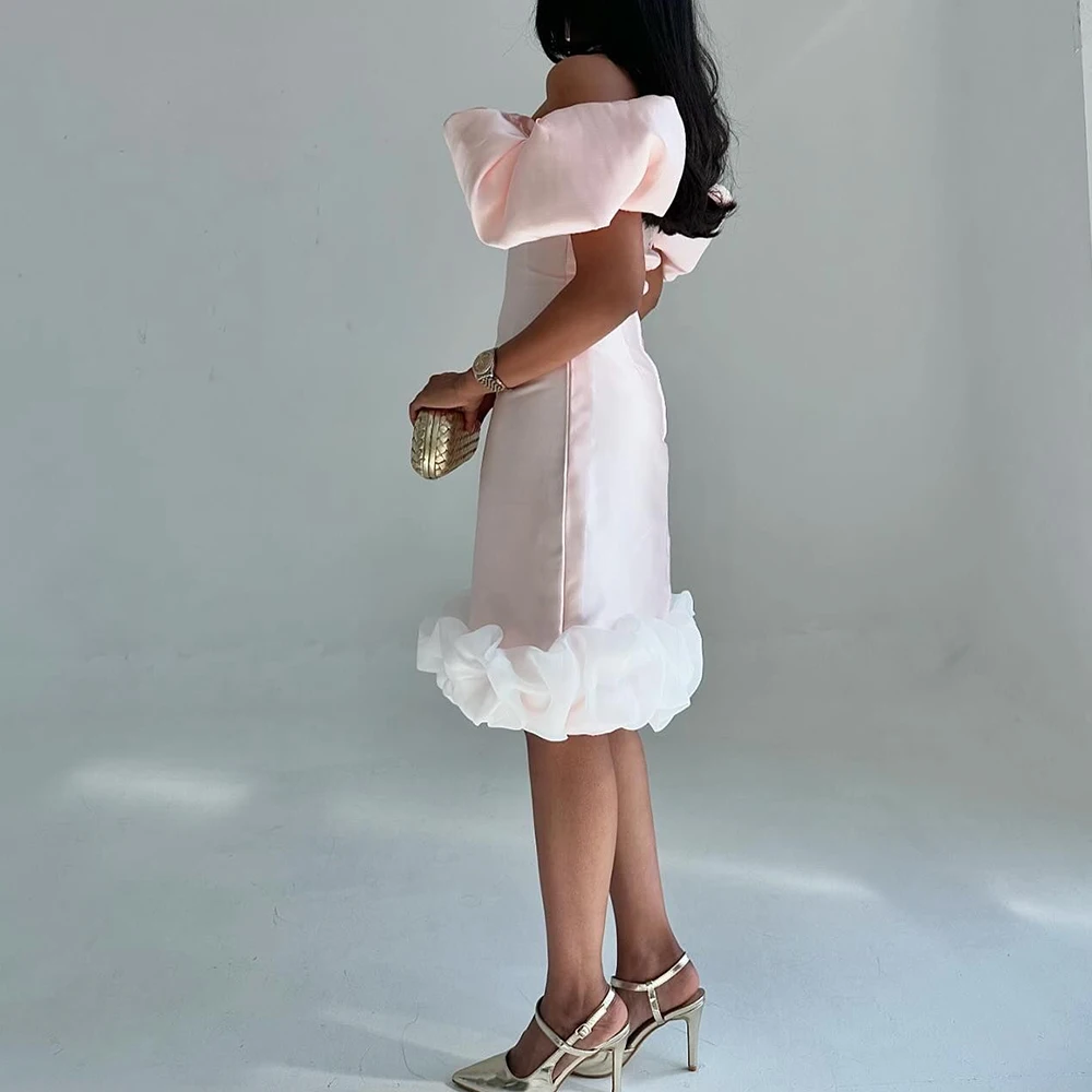 Трапеция с оборками и пышными рукавами открытыми плечами длиной до колена без