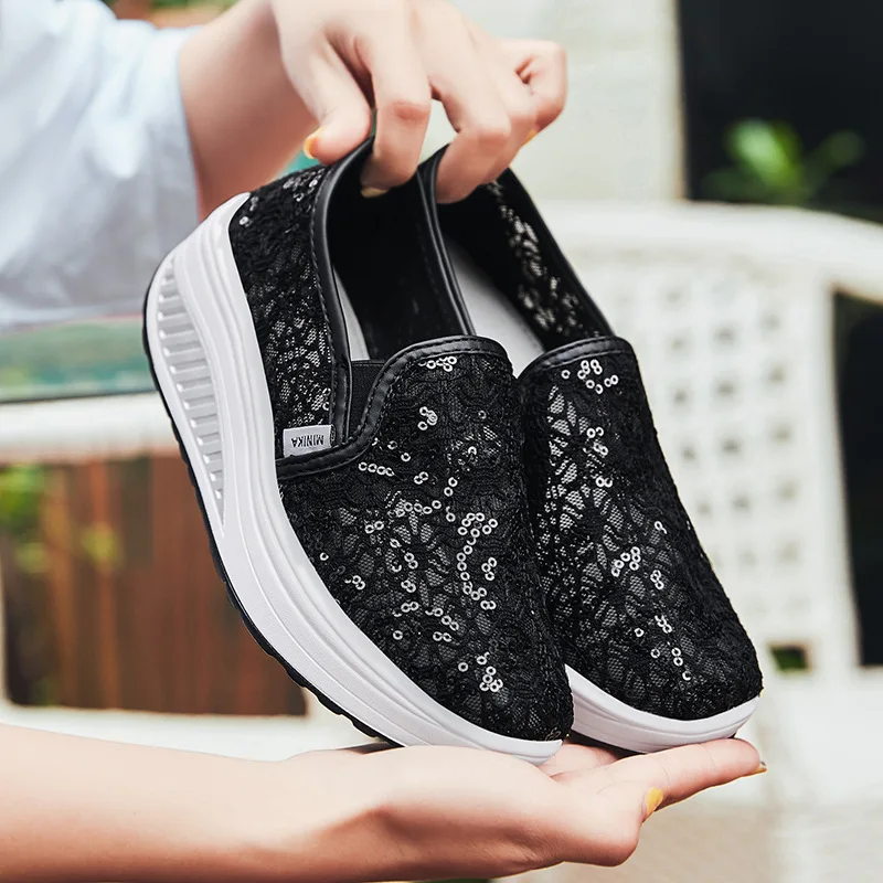 Летняя повседневная черная женская обувь модная на наклонном каблуке однотонная