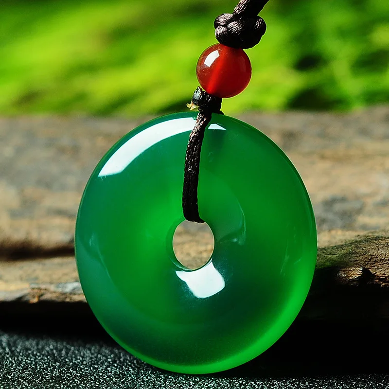 New Agate Chrysoprase Buckle Pendant for Men and Women Is Safe and Versatile Pendant Jewelry