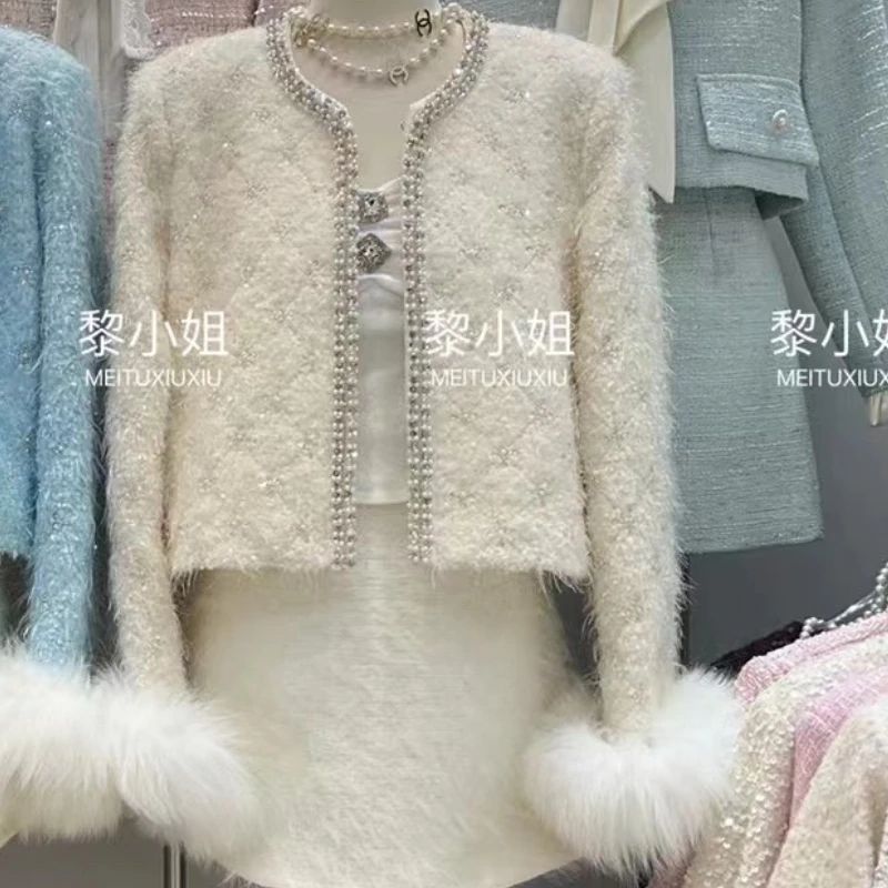 Синие короткие куртки из плюша с бисером и натуральным мехом осень-зима 2024 новая