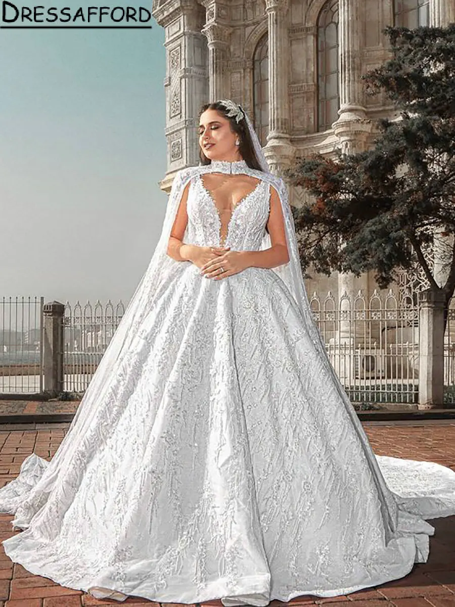 

Gorgeous 3D Appliques Lace Dubai Ball Gown Wedding Dresses With Cape V-Neck Sleeveless Saudi Arabic Bridal Gown