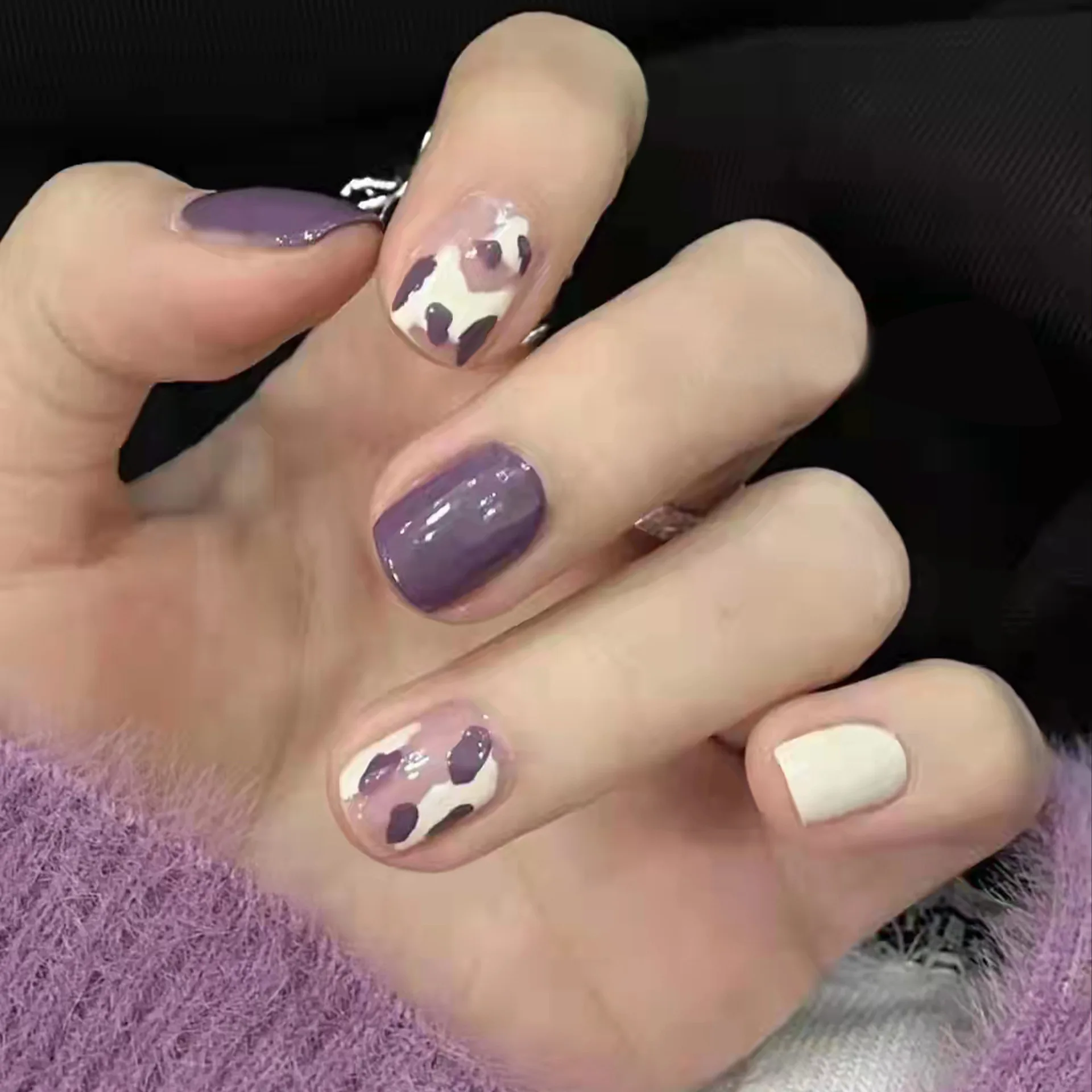 

24pcs/pack Fake Nails Art Nail Tips Press on False Nails Set Full Cover Purple Cow Artificial Short Square Head Fingernail