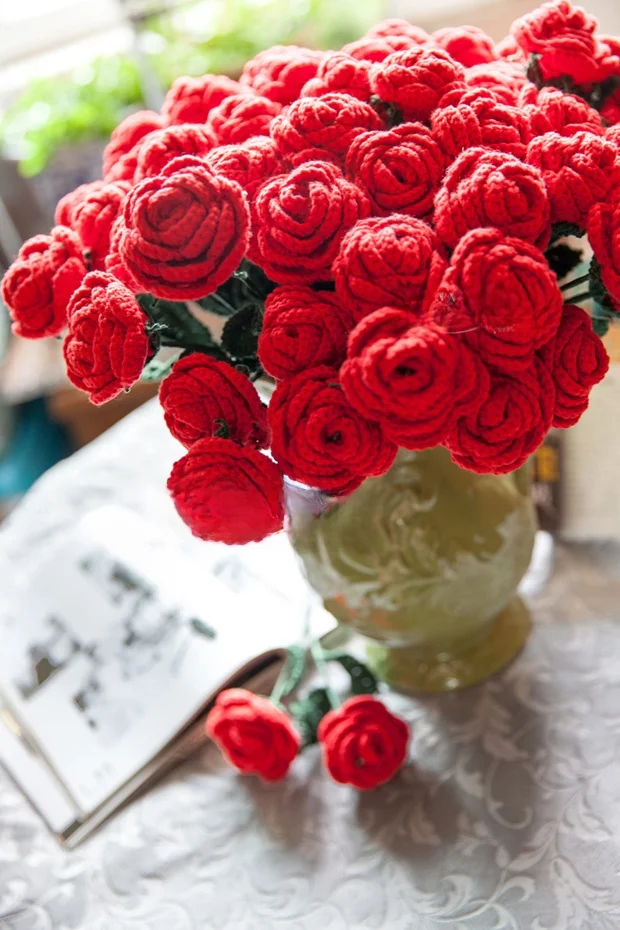 Шерсть Вязание крючком Роза DIY Материал ручной работы Упаковка Невеста в руках с