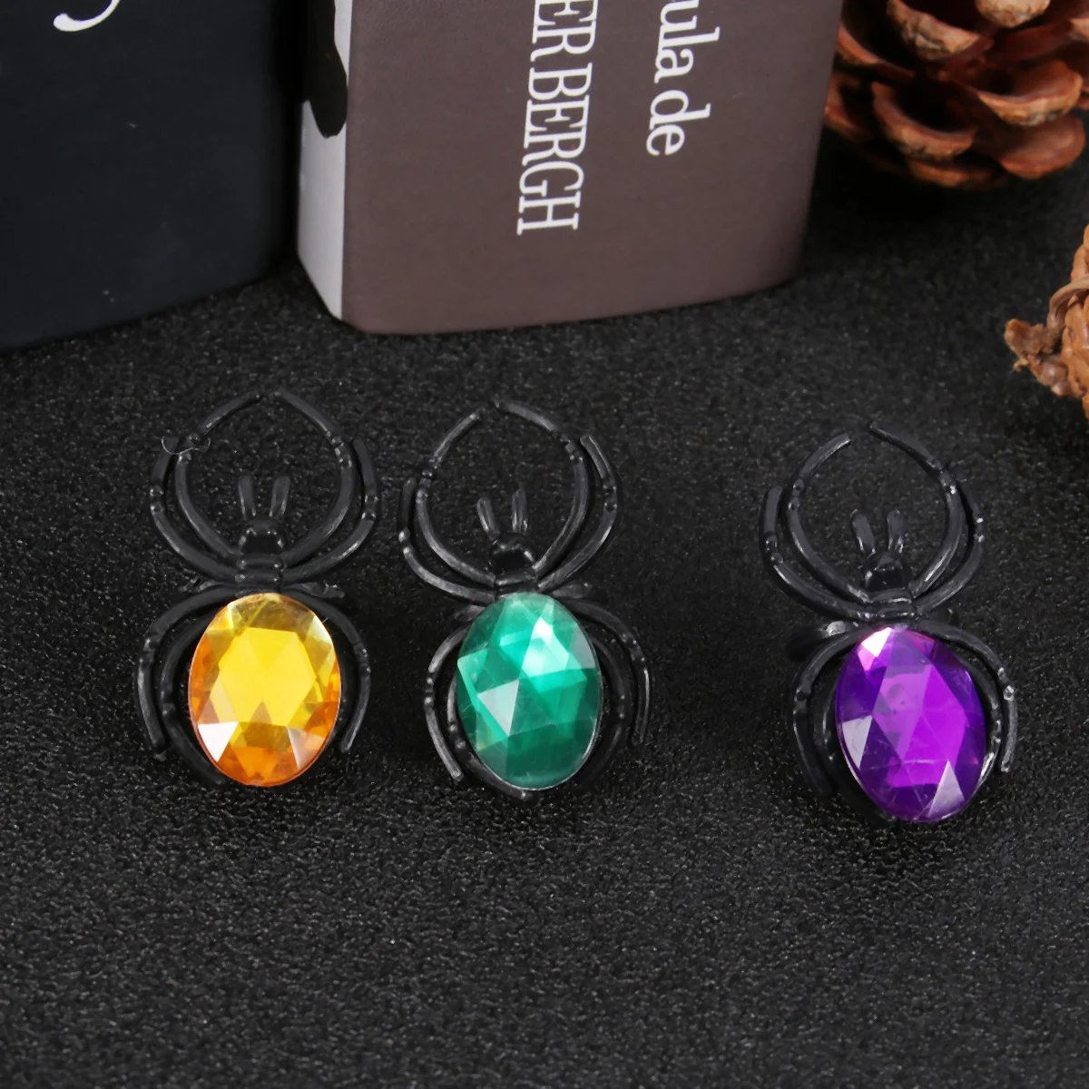 

25pcs Spider Rings, Spider Ring Finger Ring Toys Ring Spider Party Favors for Kids Trick or Treat Favor