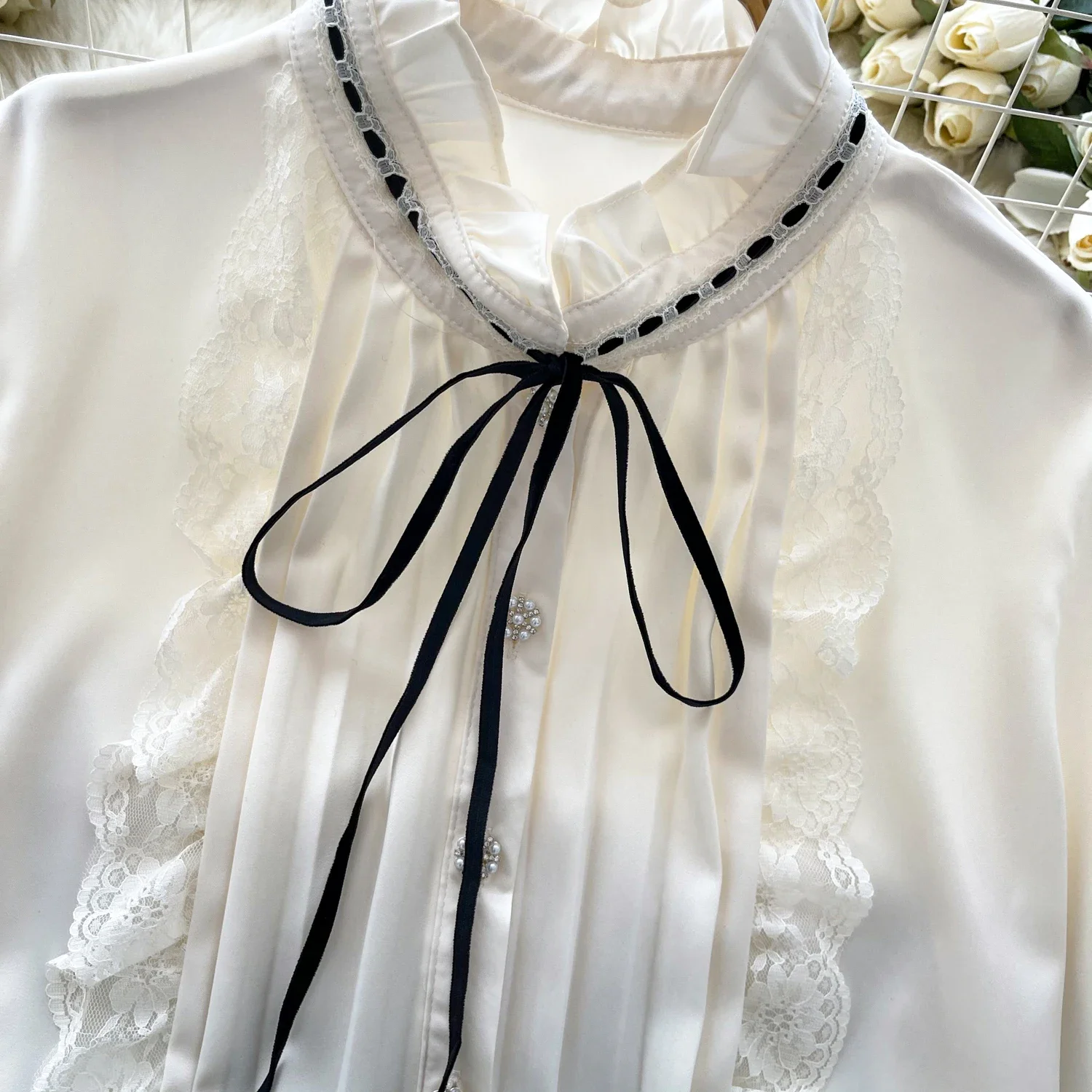 Базовый однобортный атласный топ со шнуровкой и длинными рукавами шикарная