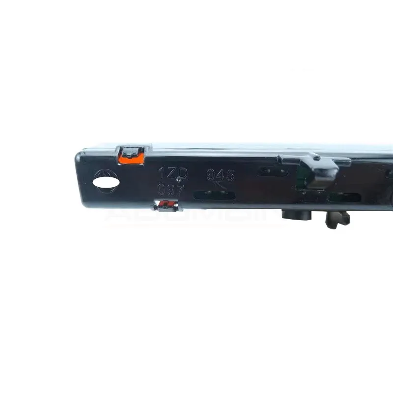 Задний стоп-сигнал высокий 3-й третий дополнительный для Skoda Octiva 2007-2013 1ZD 945 097