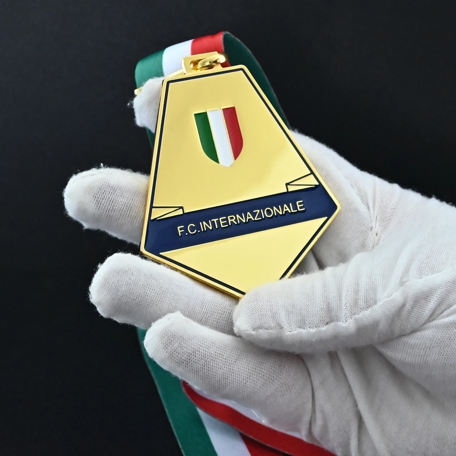 

Медаль чемпионов CAMPIONI D`ITALIA серии A 2025 года. Медаль окончательных победителей Medaglia. Сувениры для фанатов с лентой.