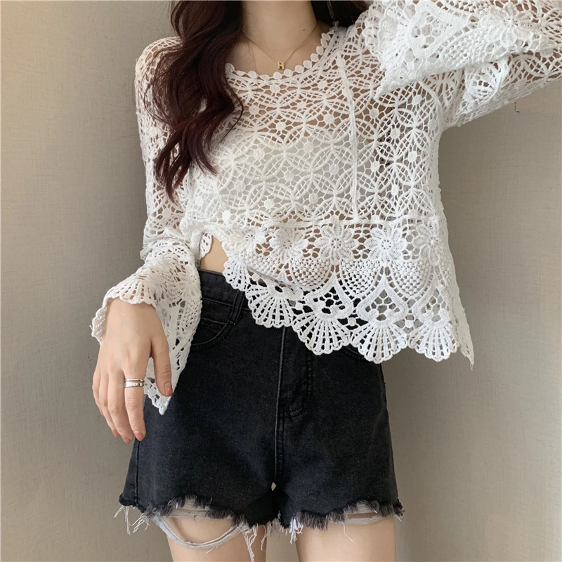 

Женская кружевная блузка с круглым вырезом и крючком