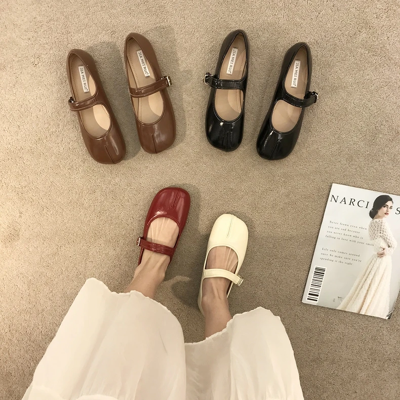 

Women Flat Split Toe Shoes Women's Square Toe Retro Single Shoes One Word Buckle Shallow Mouth Shoes Sandals