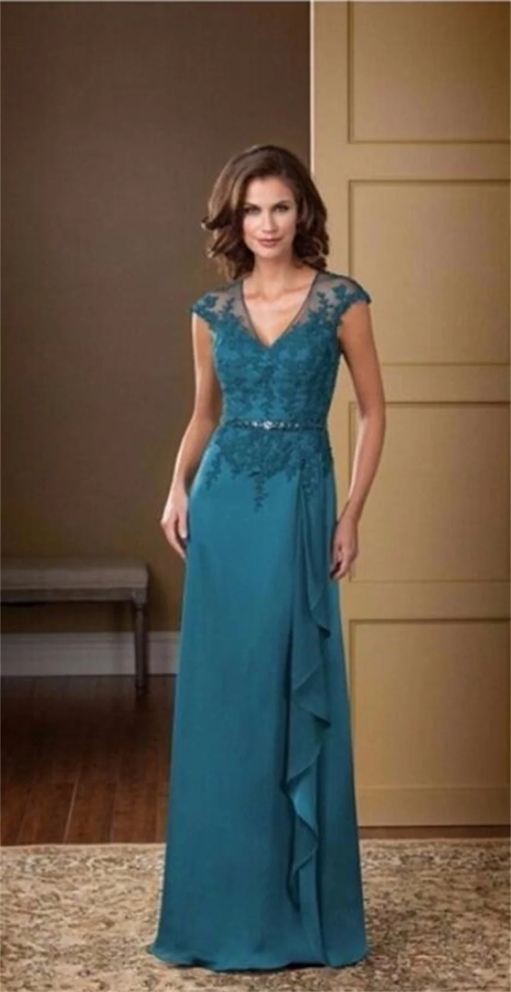 Элегантные платья для матери невесты с V-образным вырезом и рукавом-крылышком