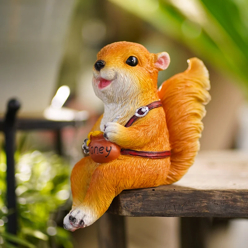 

Garden decoration ornaments cartoon sitting squirrel home desktop hanging feet small squirrels creative furnishings