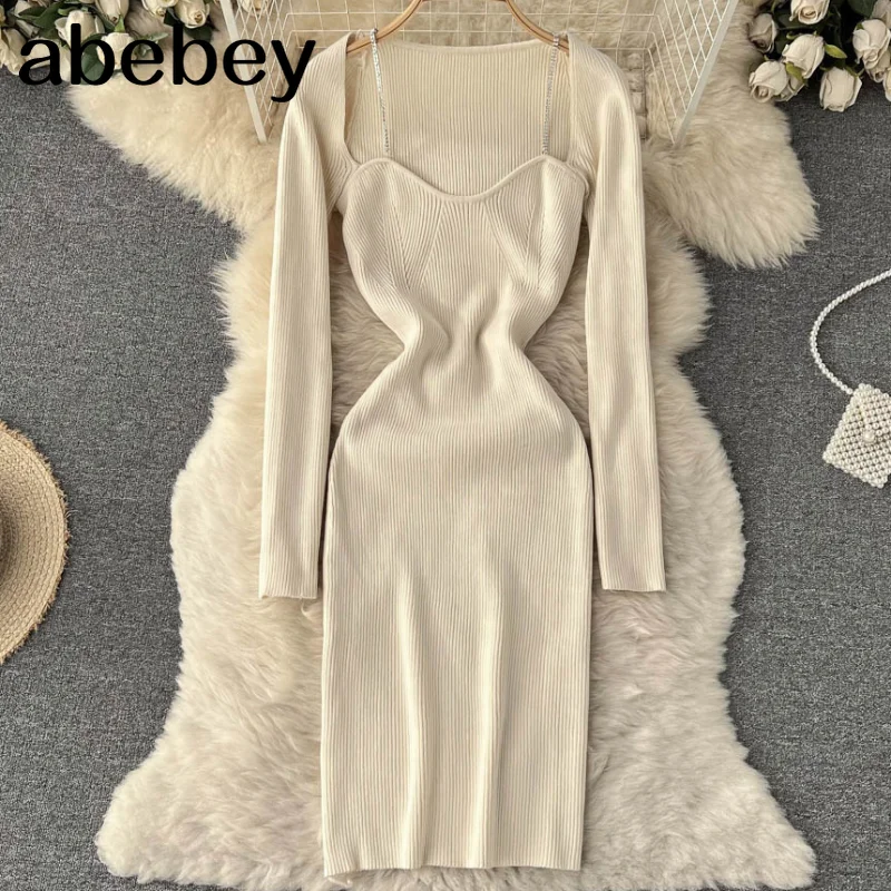 

Женское трикотажное платье-карандаш с квадратным вырезом