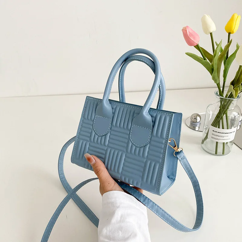 

Summer new retro women's bag fashion foreign style single shoulder messenger bag leisure trend armpit portable Korean version