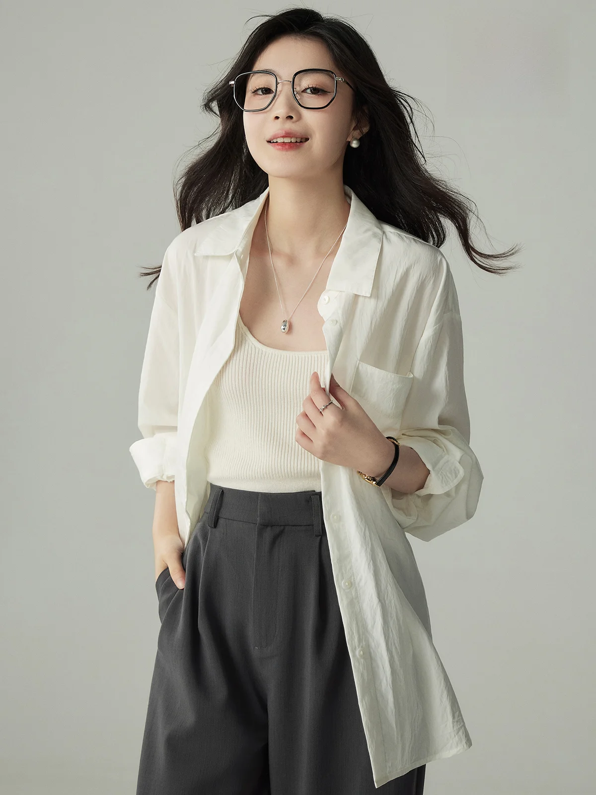 Женская свободная рубашка Yakejia белая дизайнерская с воротником лацканами