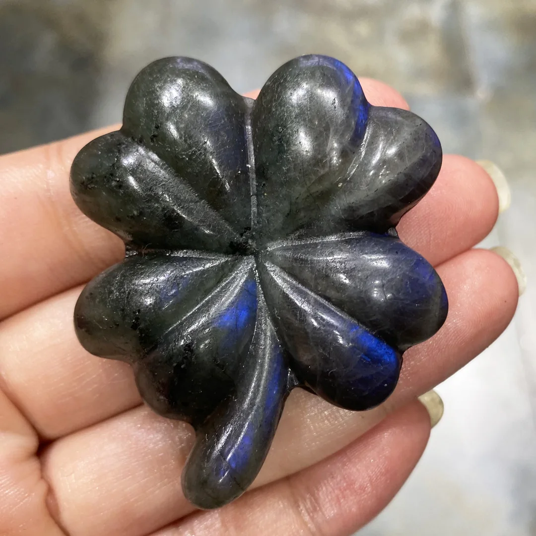 

1PC Natural Crystal Labradorite Quartz Carved Four-leaf Clover Healing Reiki Collectible Figurine Gift Home Deco