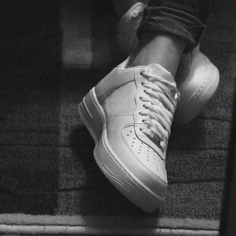 Hot Sell Men 1 Retro Low Basketball Running Shoes Triple White for Women Lunar Forces Sport Outdoor Jogging Sneakers