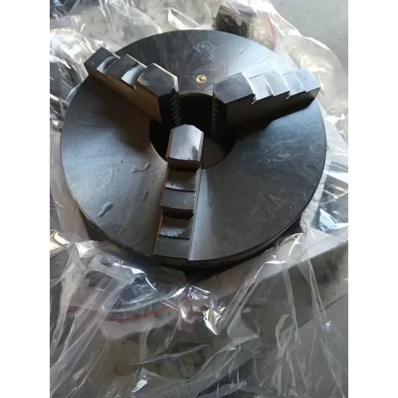 Четырехкулачковый патрон центра регулировки с одной губкой торт тремя зажимами