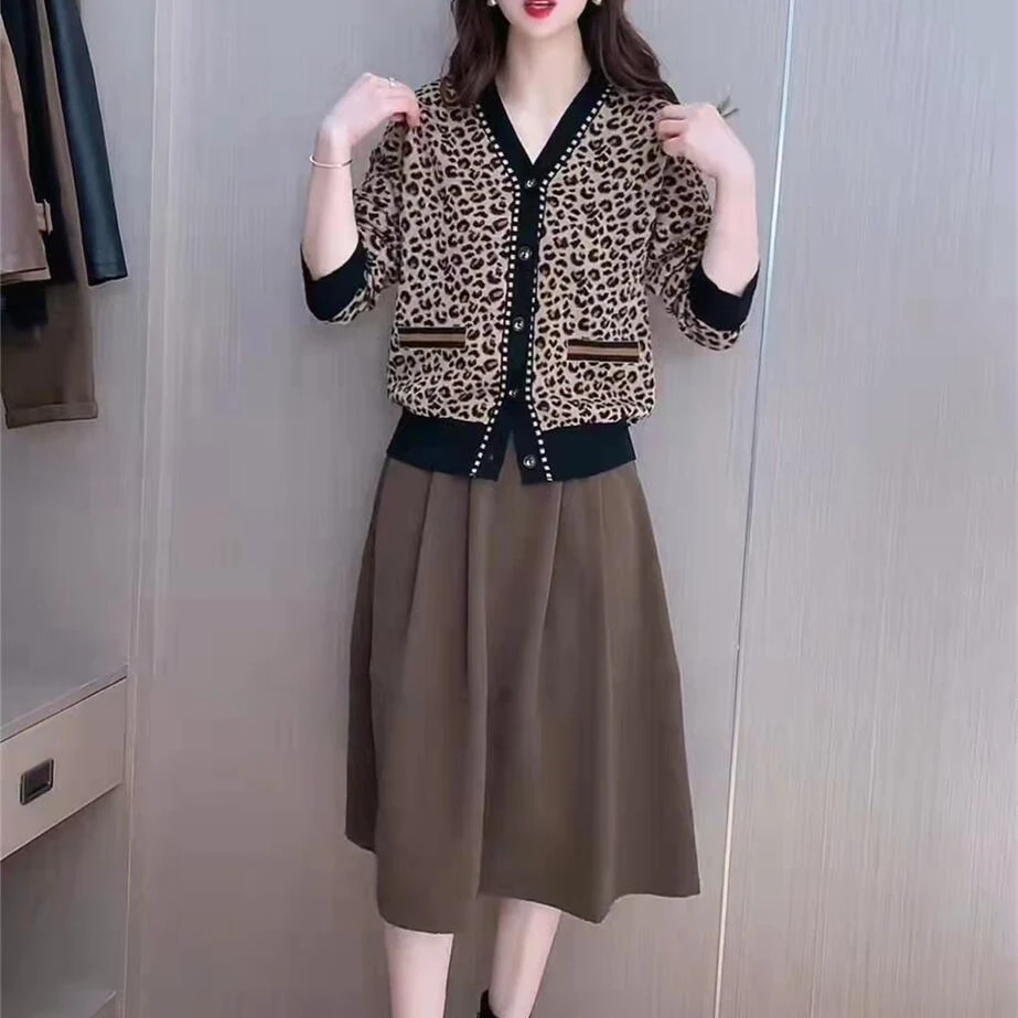 

2023 Women Autumn Winter New Skirt Suits Female Leopard Knit Cardigan Coats Ladies High Waist Loose Skirts 2 Piece Sets C182