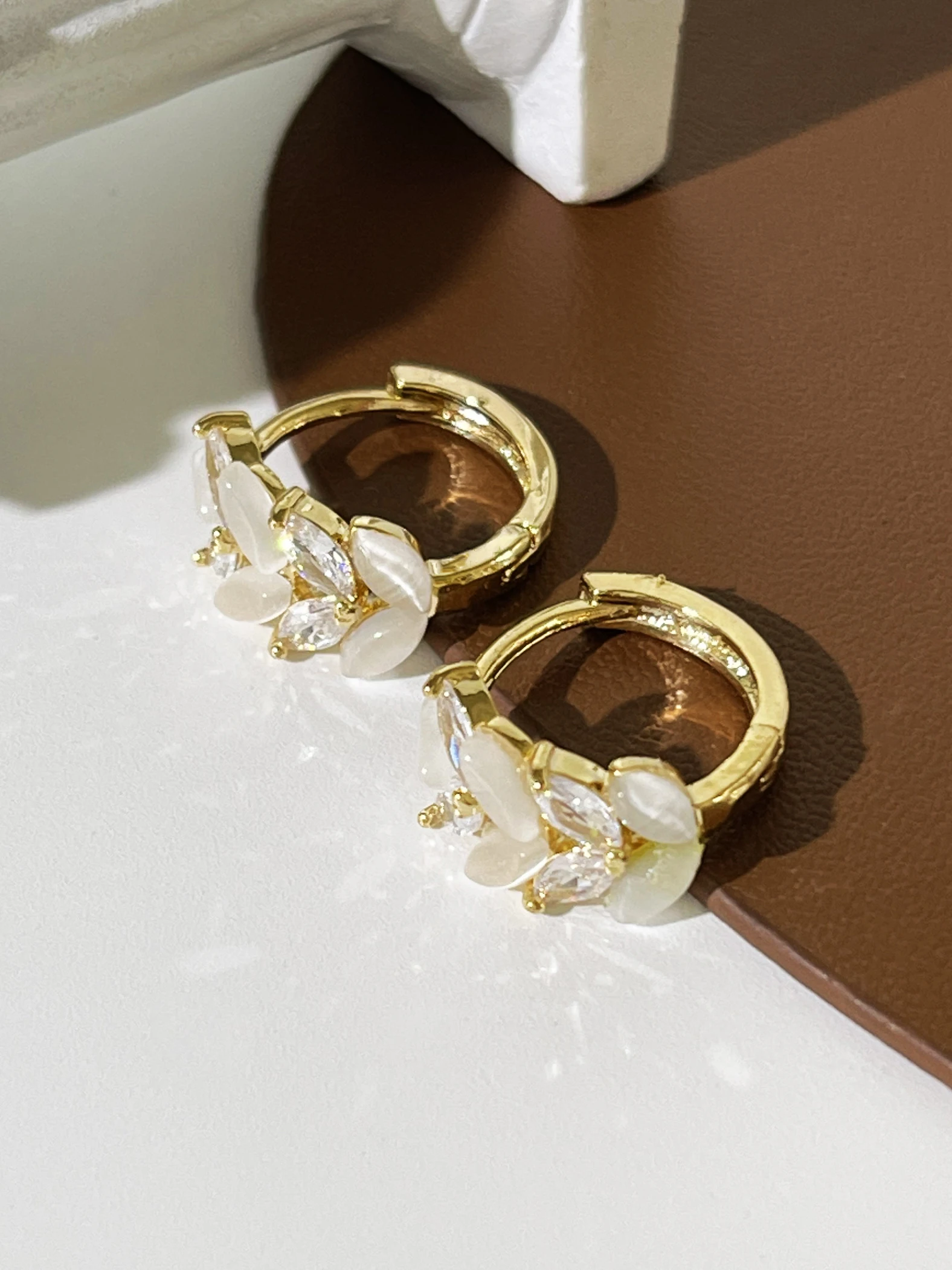 Серьги-кольца женские с фианитами и кошачий глаз