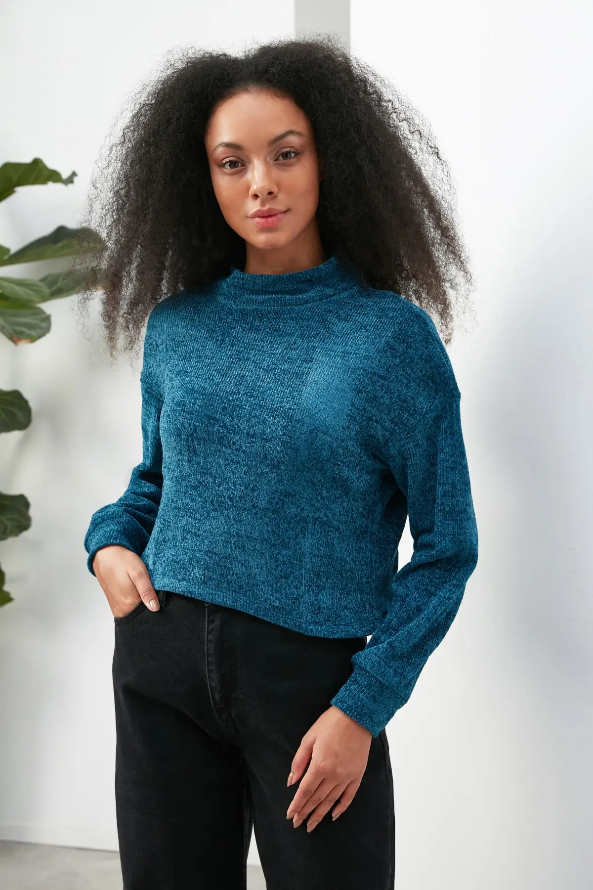 

Trendyol Upright Collar Crop Knitted Blouse TWOAW22BZ1262