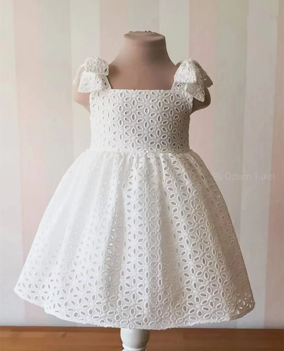 

0-10Y Baby Girl Summer White Cotton Cotton Hollow Flower Princess Dress for Casual Holiday Baptism Birthday Wedding