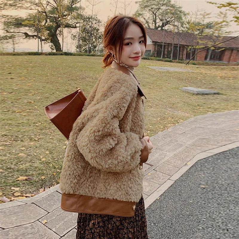 2022 Winter Women Short Style Warm Sheepskin Coat New Patchwork Faux Fur Thermal Parkas Tops Female Loose Leather Stitching Tops