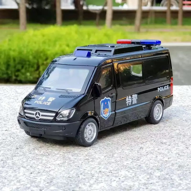 1:32 Sprinter Alloy Police Car Model Diecast Metal Toy Ambulance Car Model Collection Sound and Light Simulation Childrens Gifts