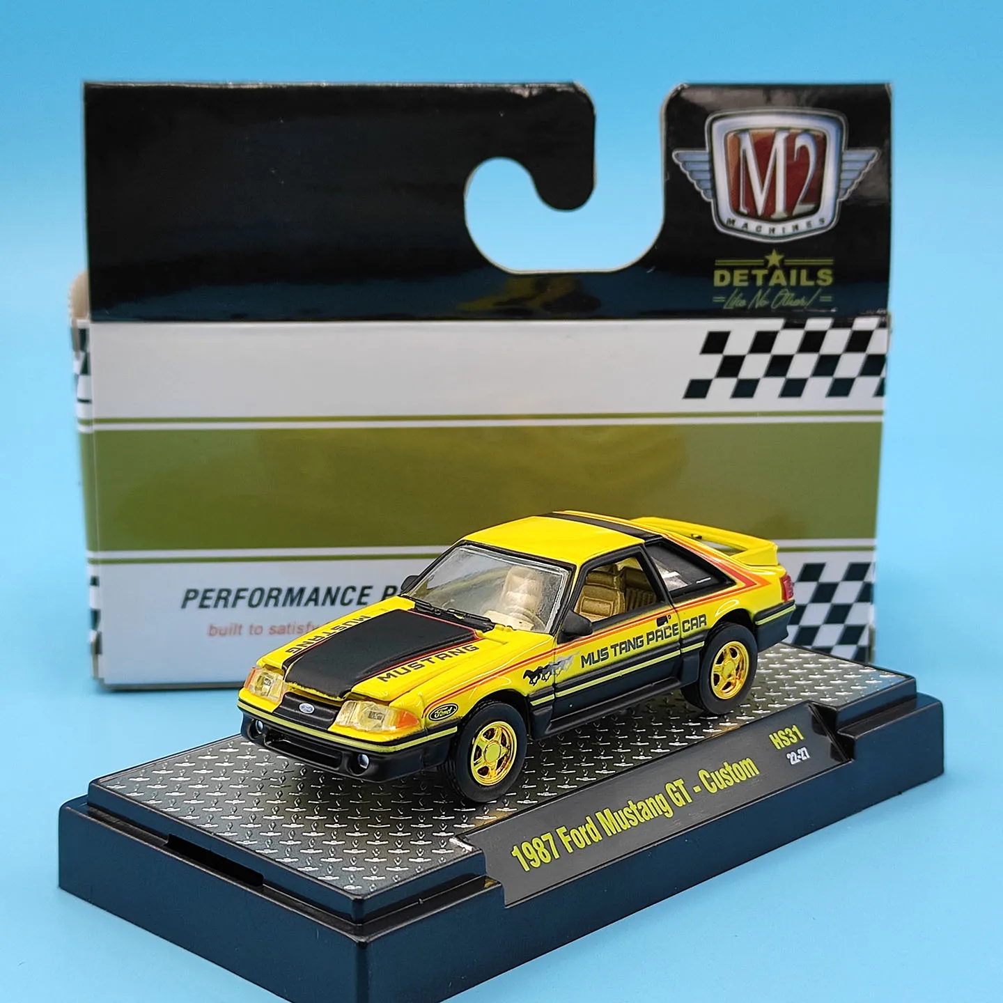 Фото Масштабная модель автомобиля Ford Mustang GT 1987 года, литая под давлением, 1:64 — кастомизированная, из сплава №3