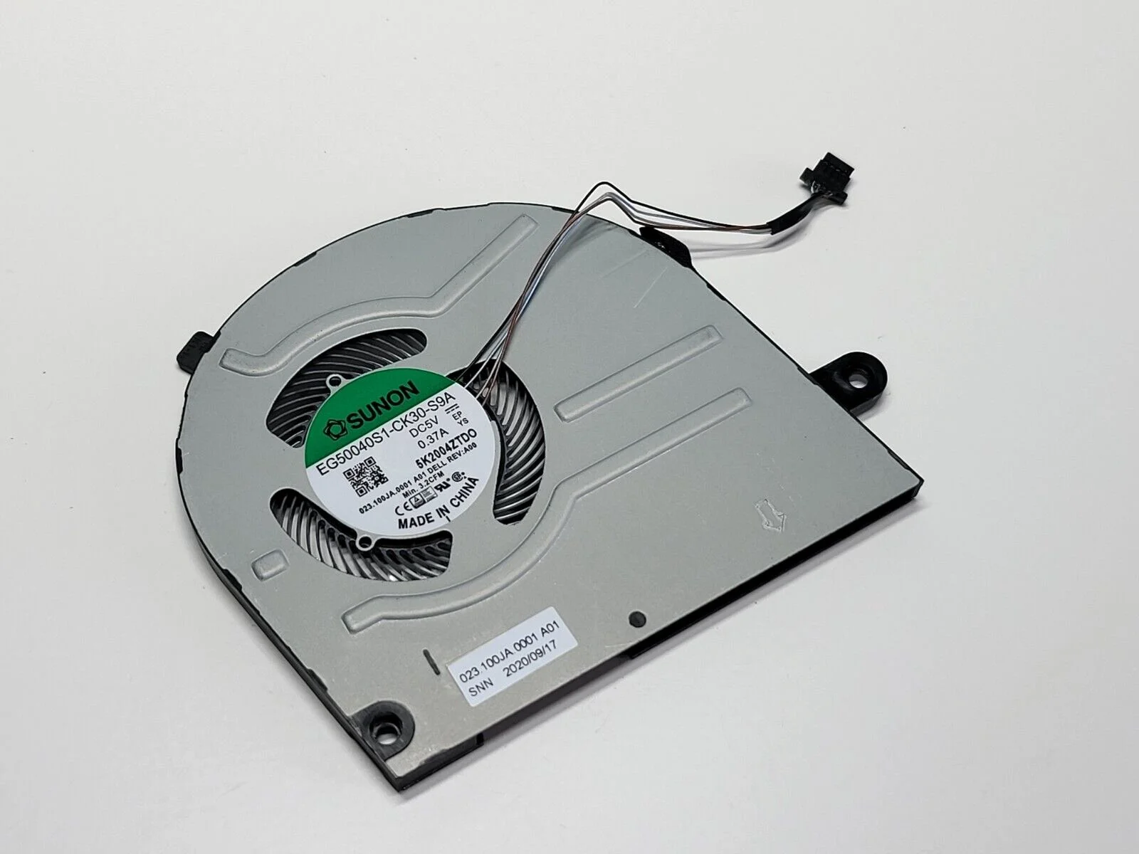 

Оригинальный вентилятор для процессора DELL Inspiron 7400 P123G 0F4R10 F4R10