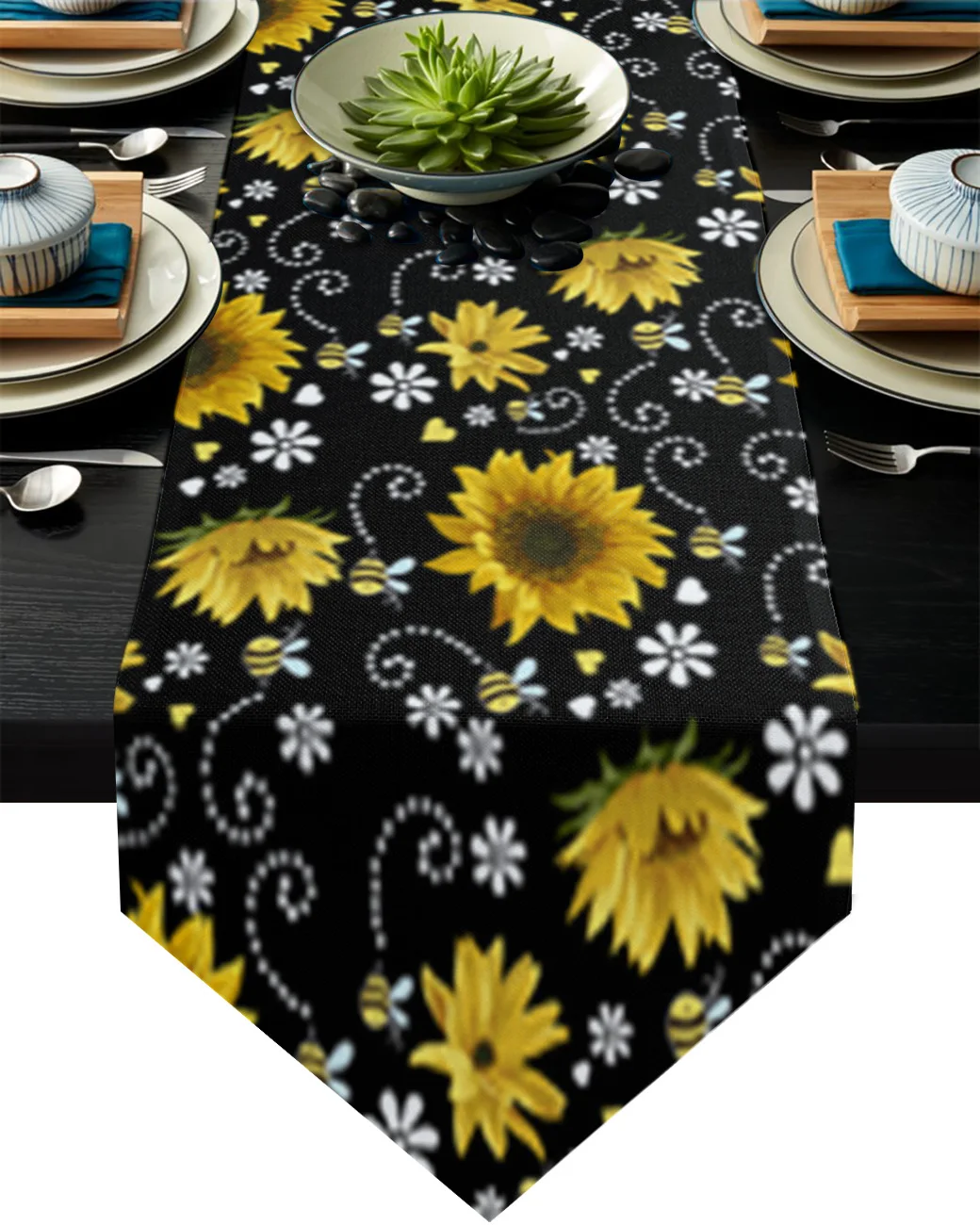 

Sunflower Bee Flower Black Table Runner Wedding Decoration Table Cover For Home Party Hotel Tablecloth Dining Table Decor