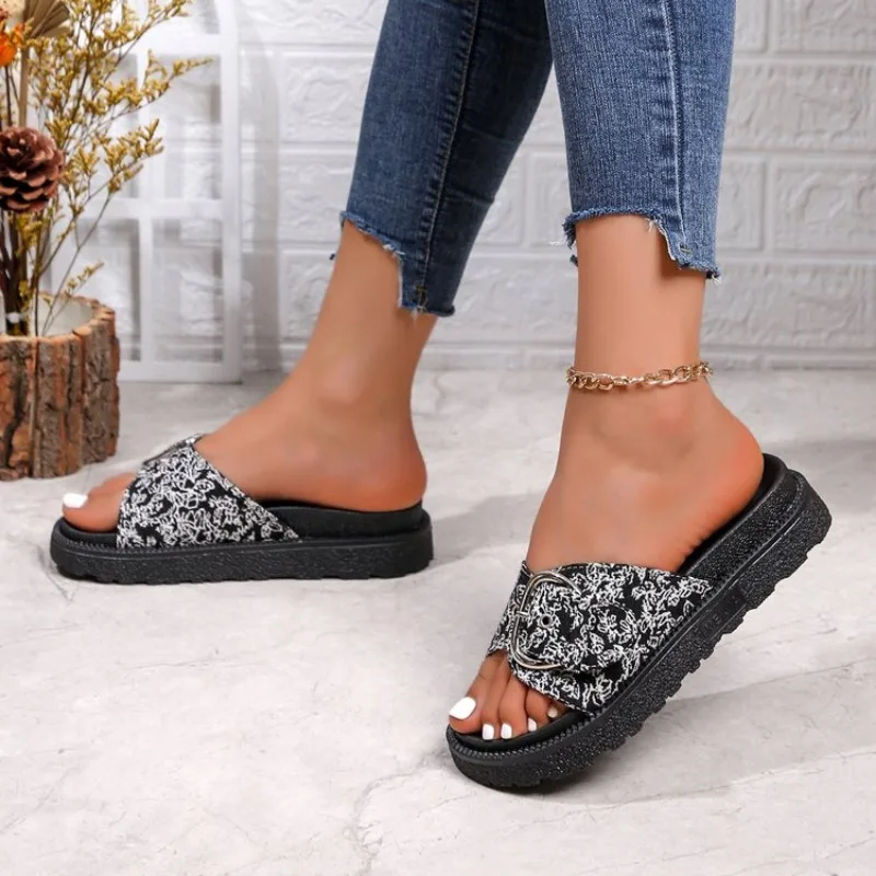 2024 модные тапочки на плоской подошве с заклепками и пряжками женские летние