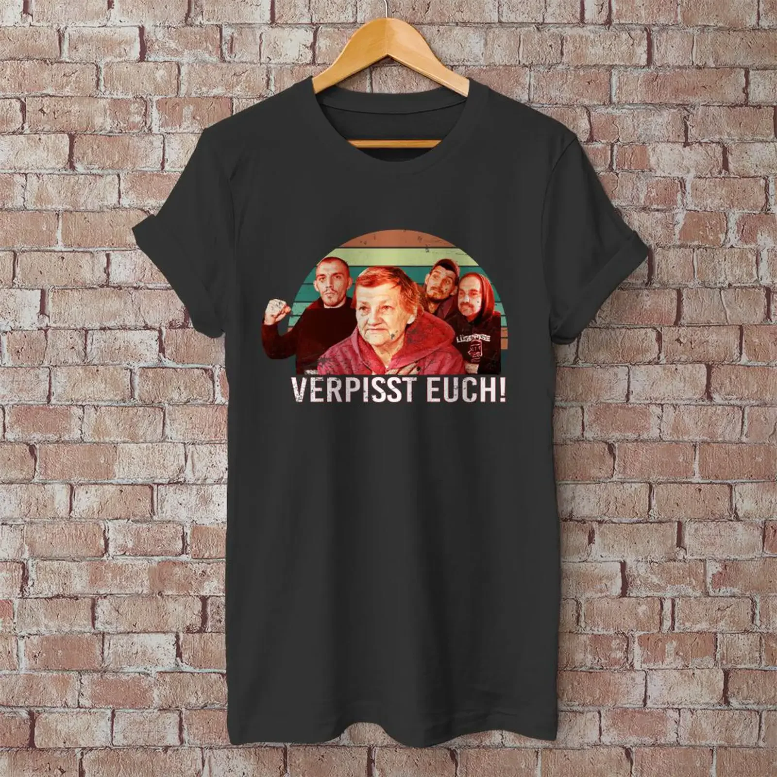 Фото Футболка Verpisst Euch Familie Ritter с забавным немецким мемом для любителей вечеринок, винтажная, с легким графическим принтом, унисекс, дышащая, мягкая №1