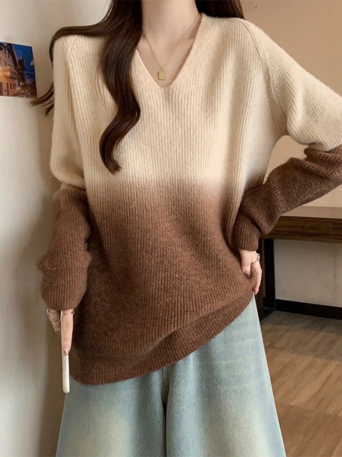 Свободный серый свитер с градиентом для женщин осенне-зимний трикотажный