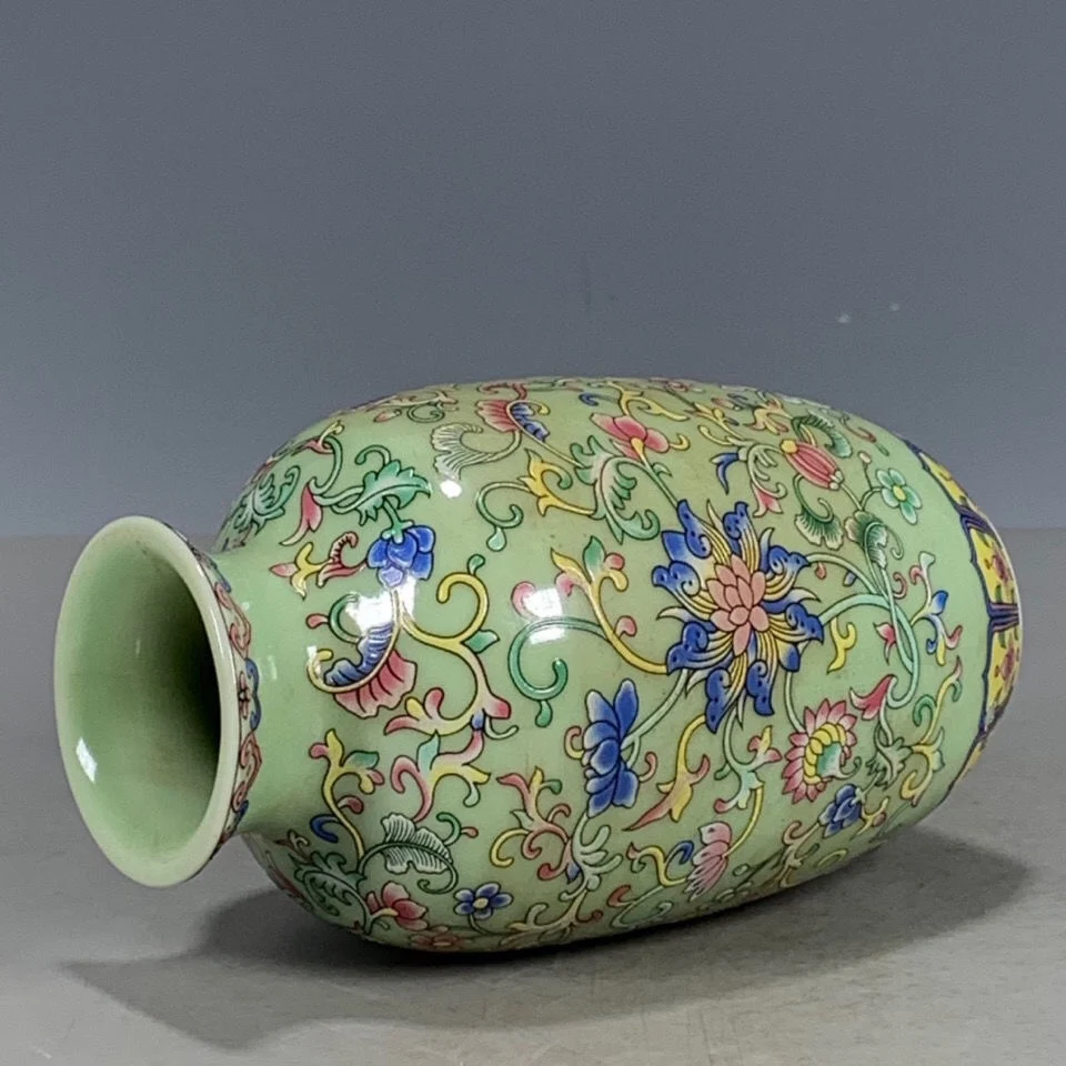 A Green-glazed Famille Rose Vase With Twining Flowers in Imitation of the Qianlong Period Home Decor Garden 2