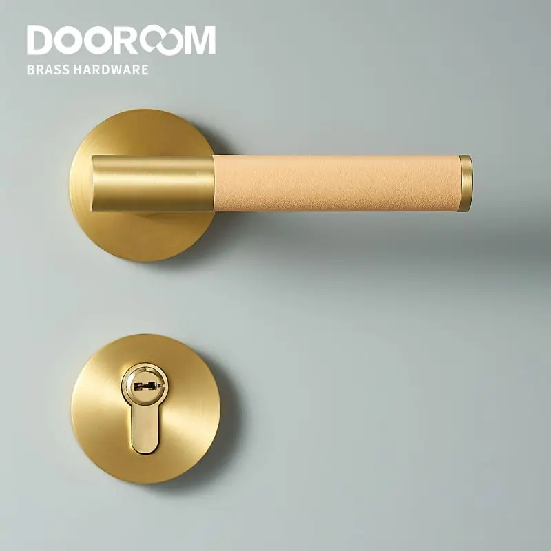 Фото Дверной комплект Dooroom: латунный рычажный замок с кожаной ручкой, современный, легкий люкс, разноцветный, для интерьера спальни и ванной, деревянная ручка-муляж №2