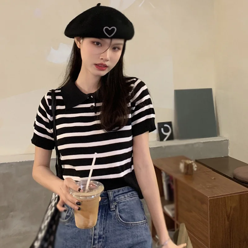 Женский винтажный кроп-топ в полоску с воротником отворотом облегающий