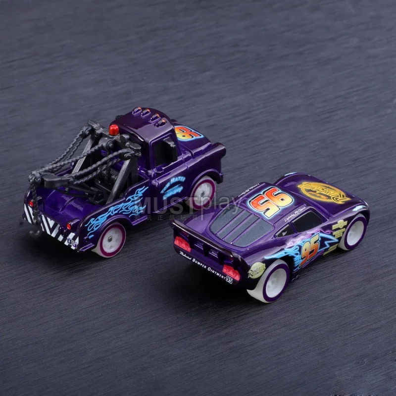 Фото Коллекционная модель автомобиля Takara Tomy Cars 1/64, литая под давлением, 2025 год, памятное издание, 95 Lightning McQueen, светящаяся в темноте, подарок №4