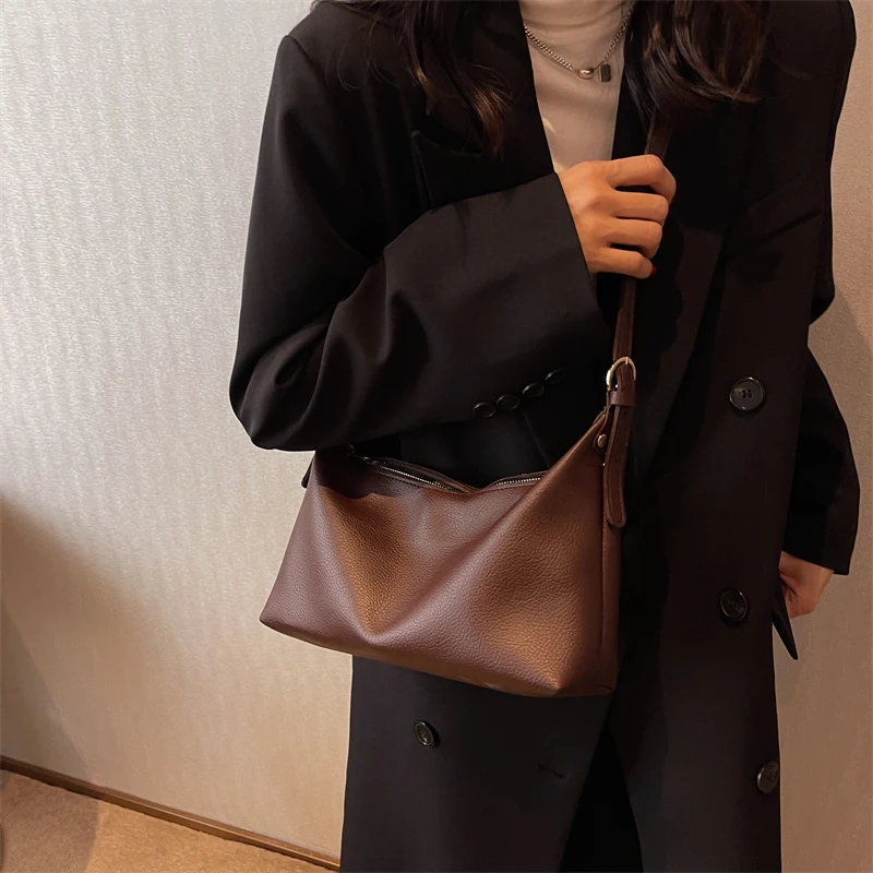 2023 new Spring and Summer women's shoulder bag textured leather women's bag casual zipper women's bag solid color retro bag