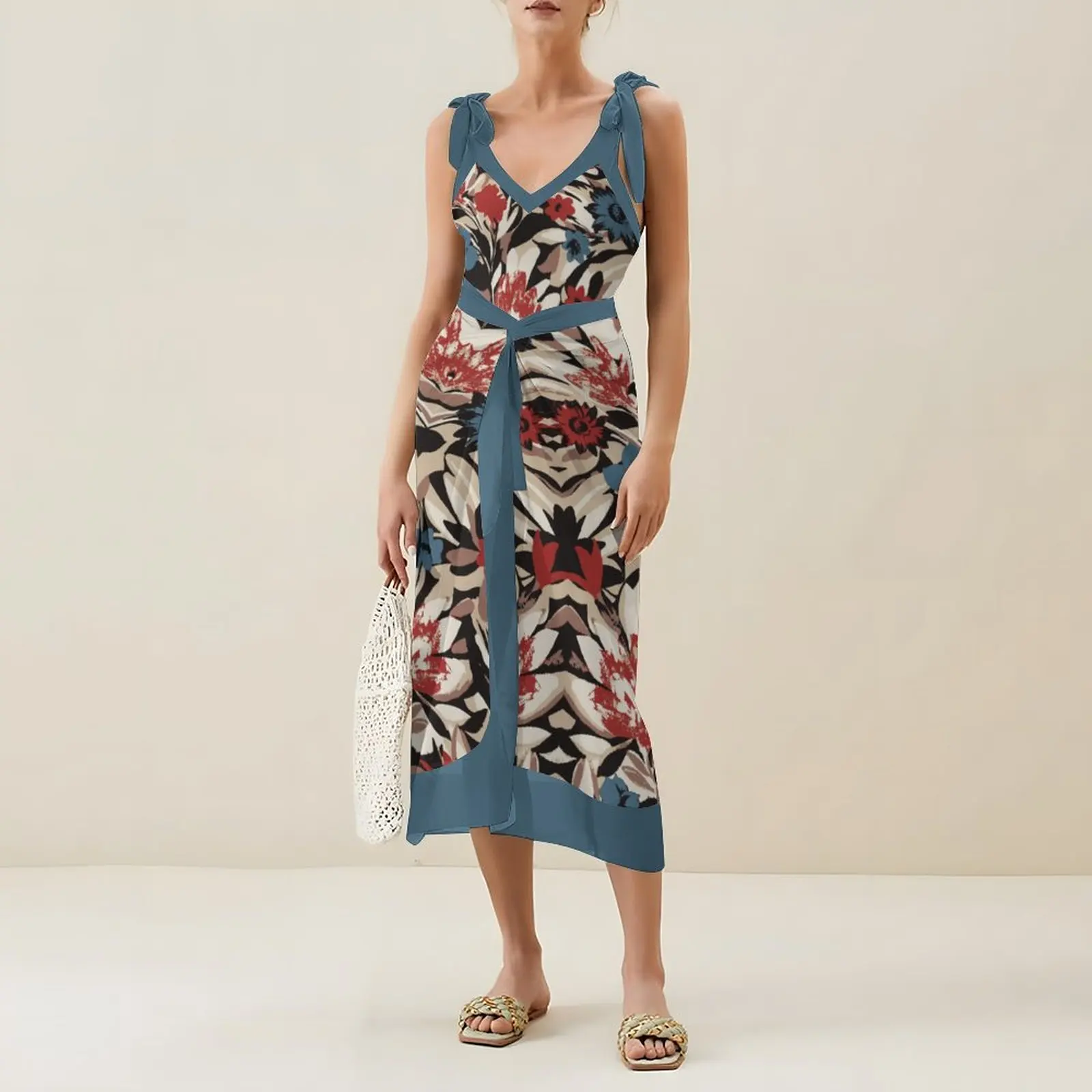 Рисунок 5 - Женский слитный купальник с V-образным