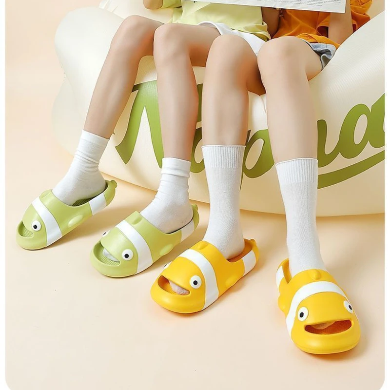 Slippers Women Men shoes Clownfish Women'S home slippers Thick Platform Soft Sole Cute ladies Flip flops Zapatillas Chaussons