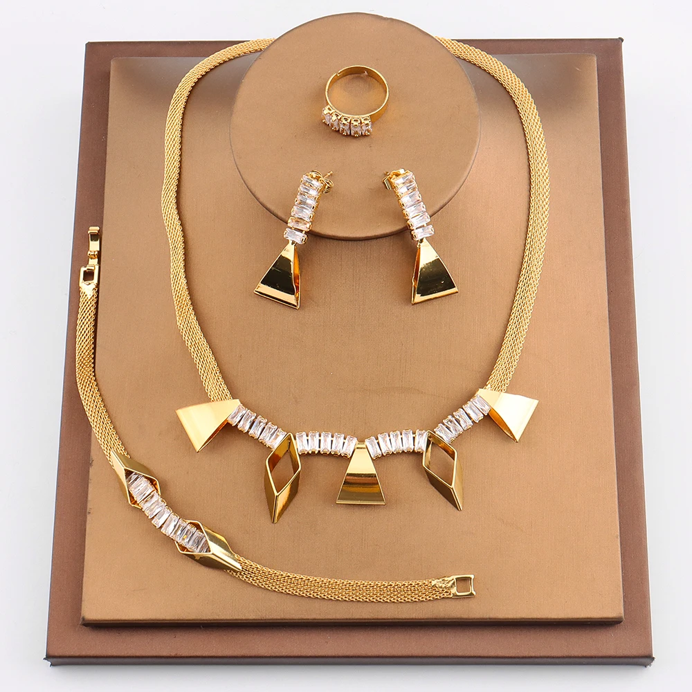 

Комплект из колье, серёг, кольца и браслета, из латуни