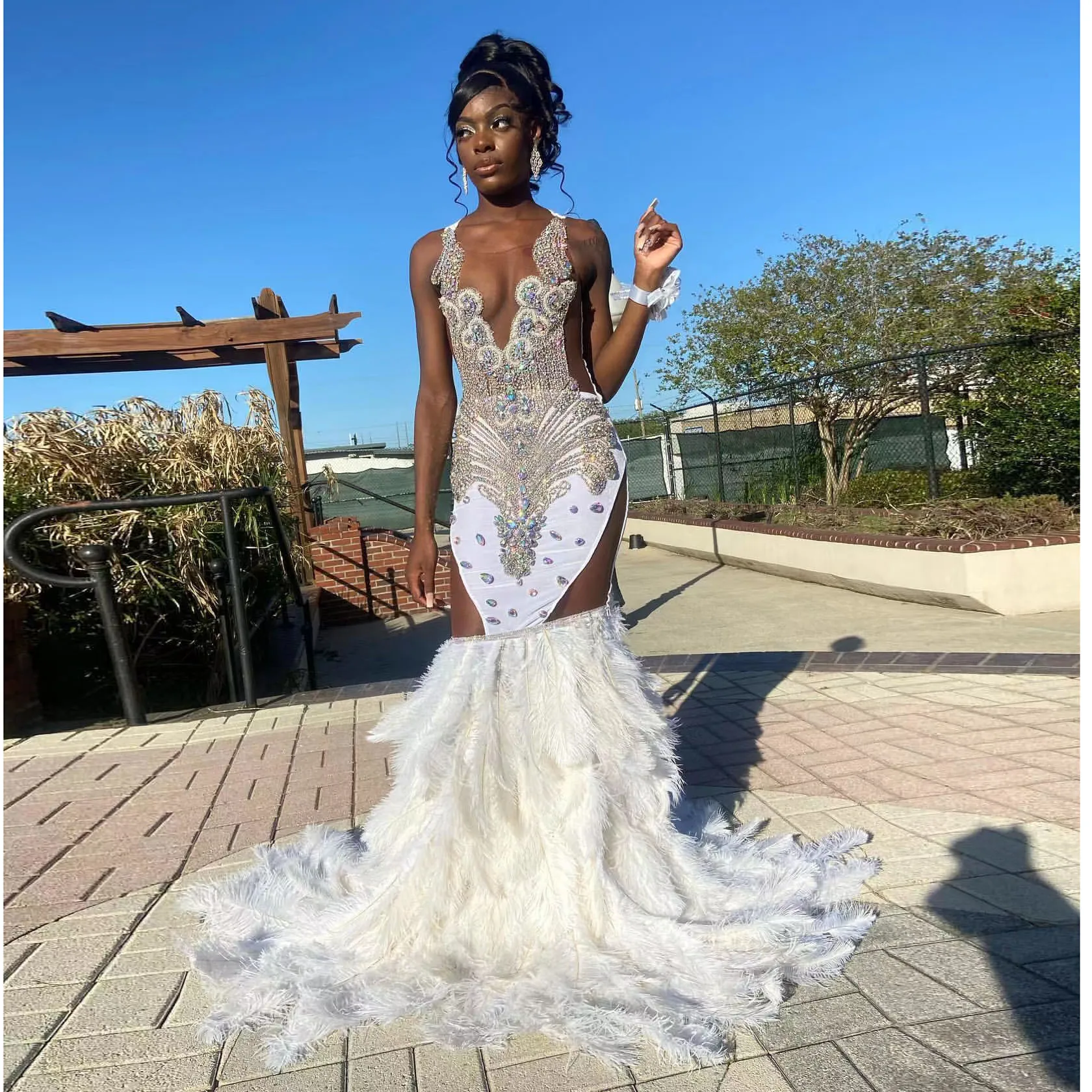 

Luxury Sparkly Mermaid Prom Dresses 2022 African Black Girls Crystal Feathers Graduation Sexy Evening Dress robes de soirée